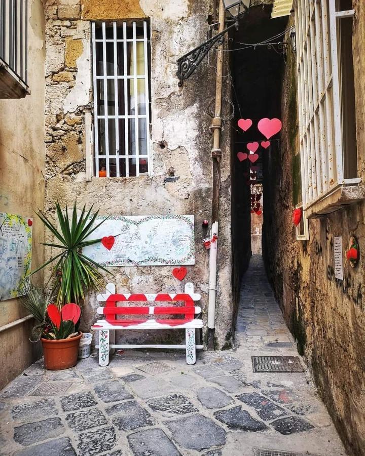 Al Molo Sant'Eligio Hotell Taranto Exteriör bild