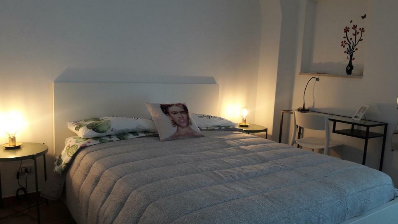 Al Molo Sant'Eligio Hotell Taranto Exteriör bild