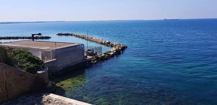 Al Molo Sant'Eligio Hotell Taranto Exteriör bild