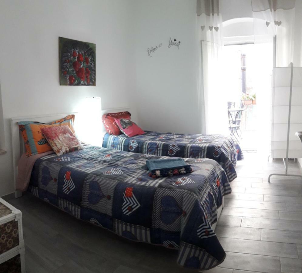 Al Molo Sant'Eligio Hotell Taranto Exteriör bild